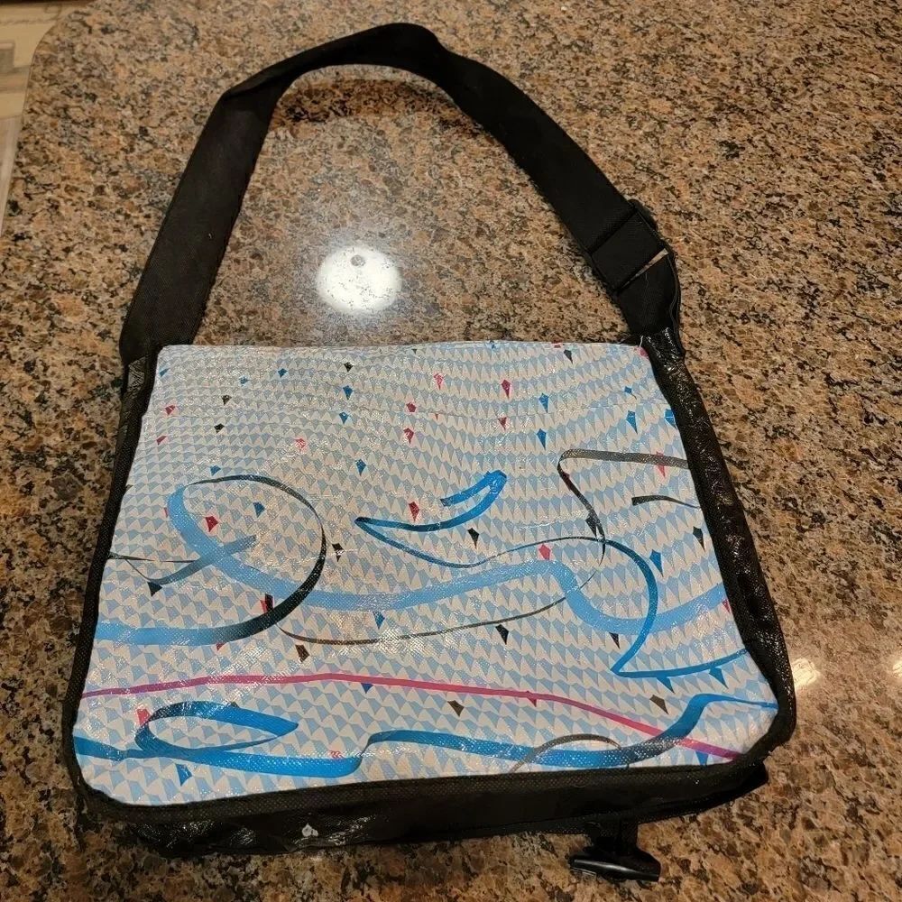 Ivivva reusable messenger plastic bag - Picture 2 of 5